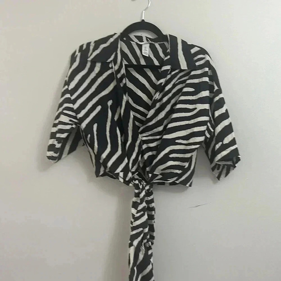 H&M Blouse with tie detaik - Picture 2 of 7